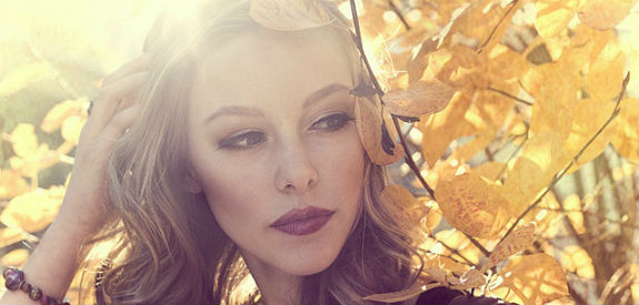 Post image for Darken Lips and Eyes with Autumn Makeup Trends